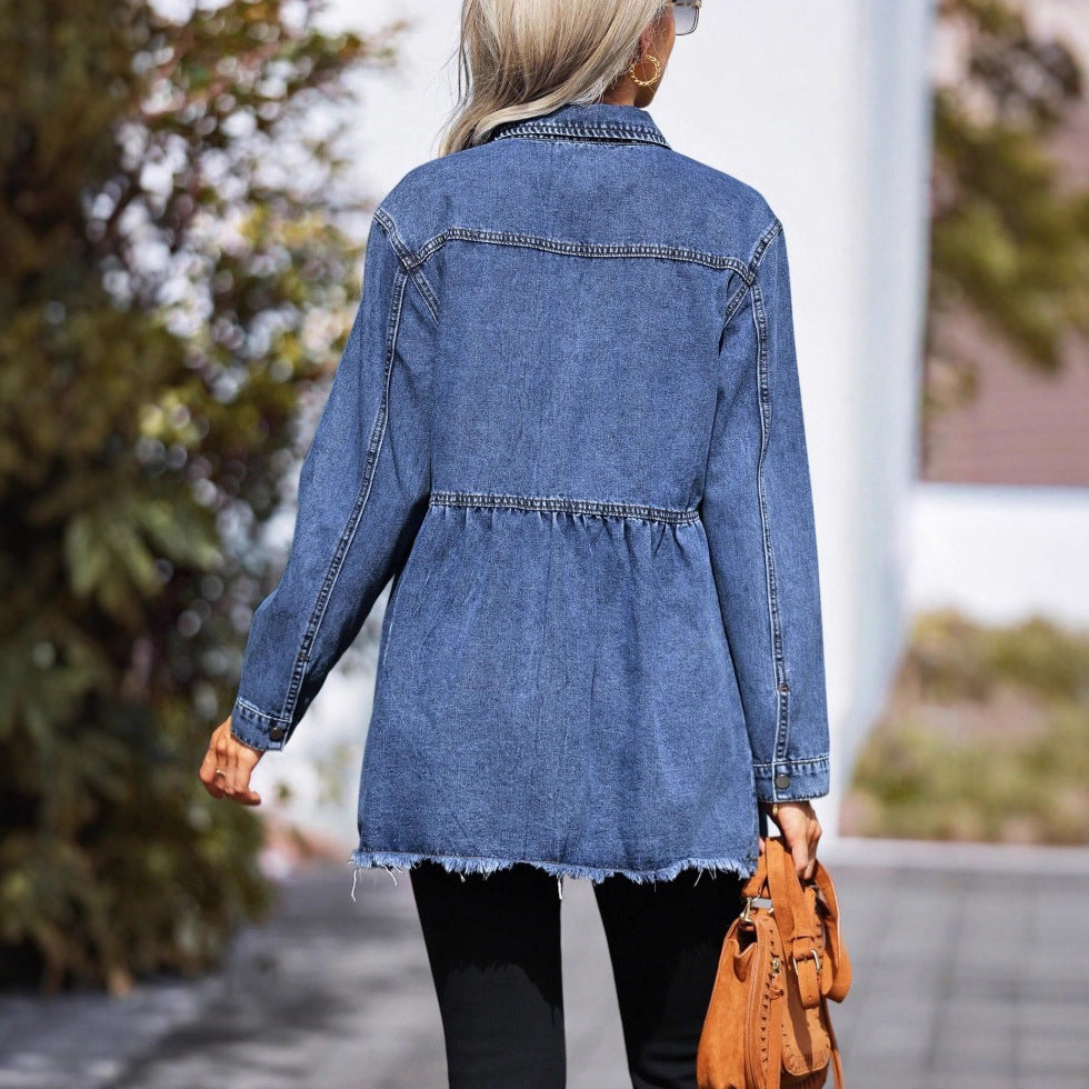 Damen taillierte Longline-Denimjacke mit geraffter Taille, Druckknopfleiste & ausgefranstem Saum Nord Taschen