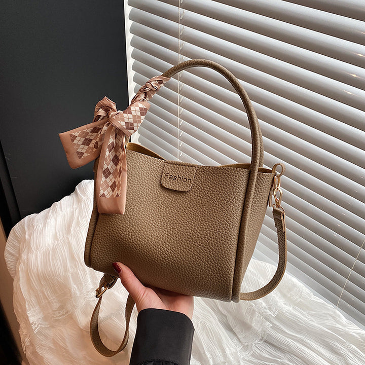 Damen Handtasche mit strukturiertem Kunstleder und elegantem Innenfach Nord Taschen