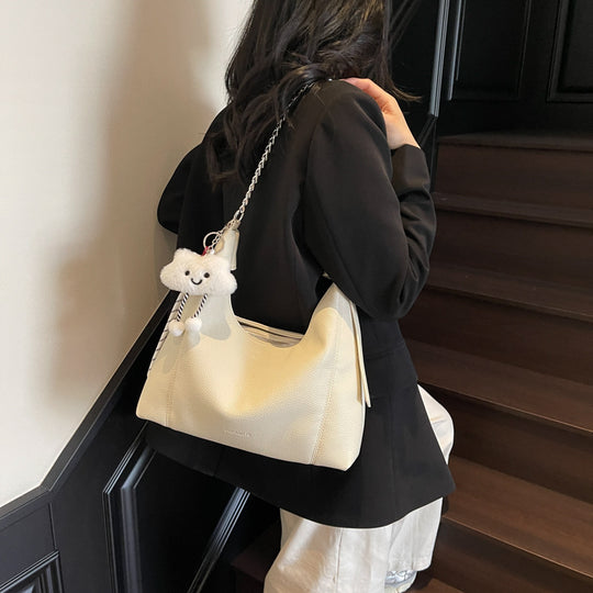 Damen Schultertasche mit charmantem Kühlschrankanhänger | Nord Taschen