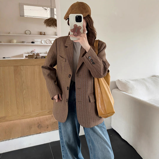Damen Oversize-Tweedblazer mit Fischgrätmuster, markanter Schulterlinie und Pattentaschen Nord Taschen