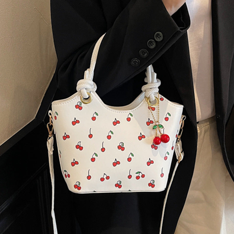Damen Handtasche mit charmantem Kirschdesign und eleganten Details Nord Taschen