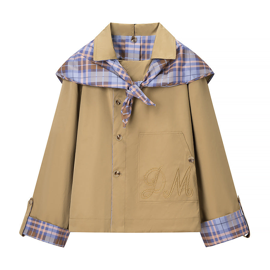 Damen Kurzjacke mit Karo-Kragen, Bindeschal und Monogramm-Tasche Nord Taschen