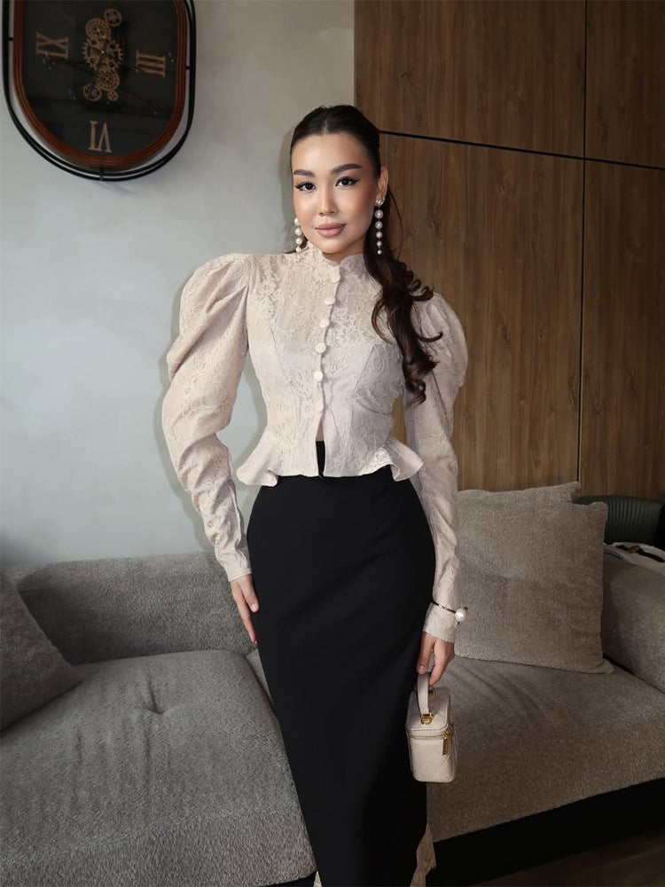 Damen Taillierte Jacquard-Bluse mit Stehkragen, Puffärmeln und Volant-Saum Nord Taschen