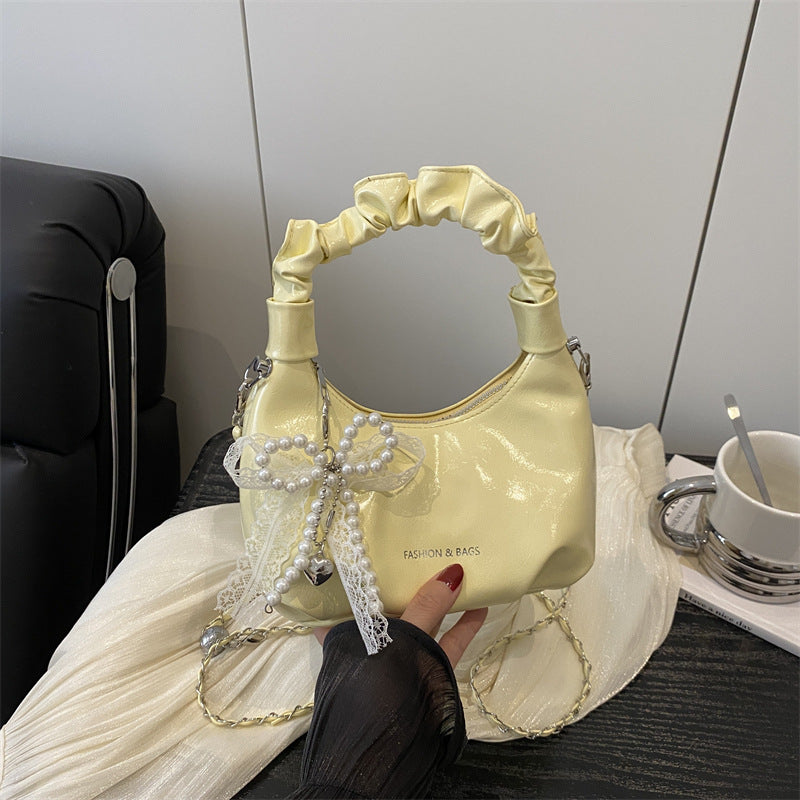 Damen elegante Handtasche mit dekorativen Perlenakzenten Nord Taschen
