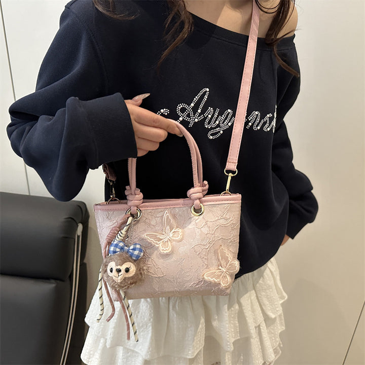 Damen elegante Umhängetasche mit floralem Design und charmantem Anhänger Nord Taschen
