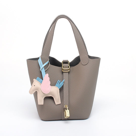 Damen Hobo-Tasche mit abnehmbarem Mini-Organizer und charmantem Tieranhänger Nord Taschen
