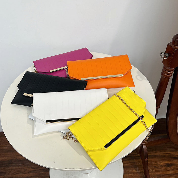 Damen elegante Clutch mit strukturiertem Design und goldenen Akzenten Nord Taschen