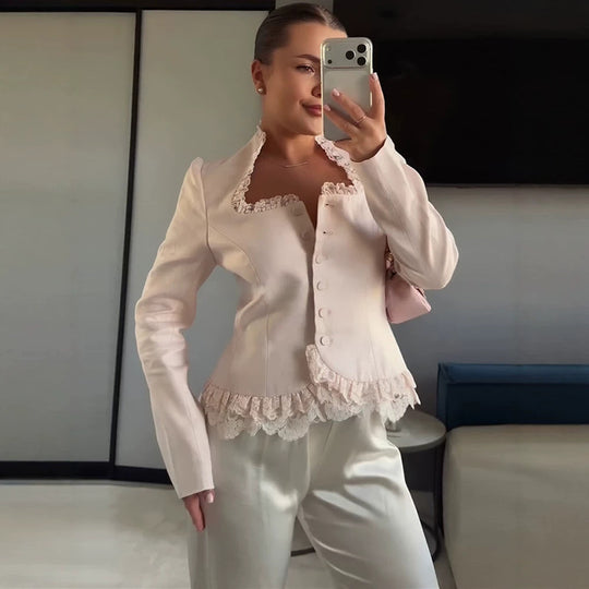Damen Taillierter Blazer mit Spitzenbesatz, Knopfreihe und Schößchen Nord Taschen