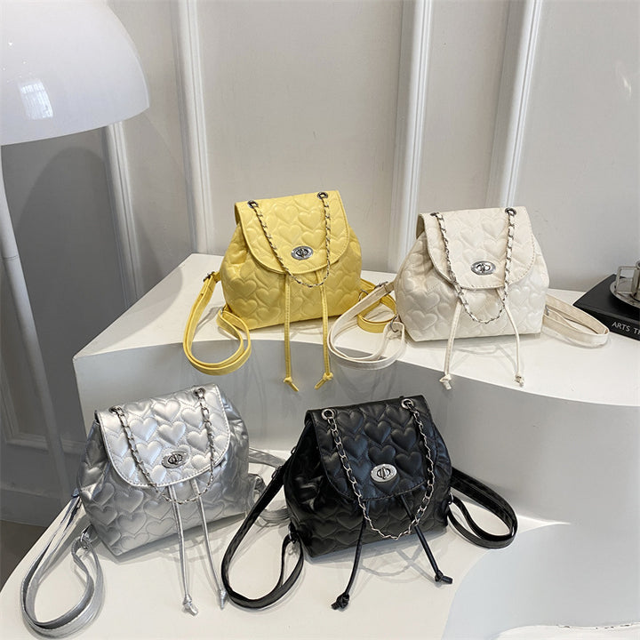 Damen Rucksackhandtasche mit elegantem Herzdesign und Kettenakzenten Nord Taschen