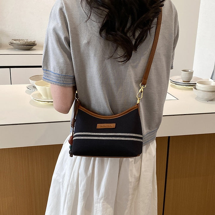 Damen Hobo-Tasche aus strapazierfähigem Material mit dekorativer Quaste Nord Taschen