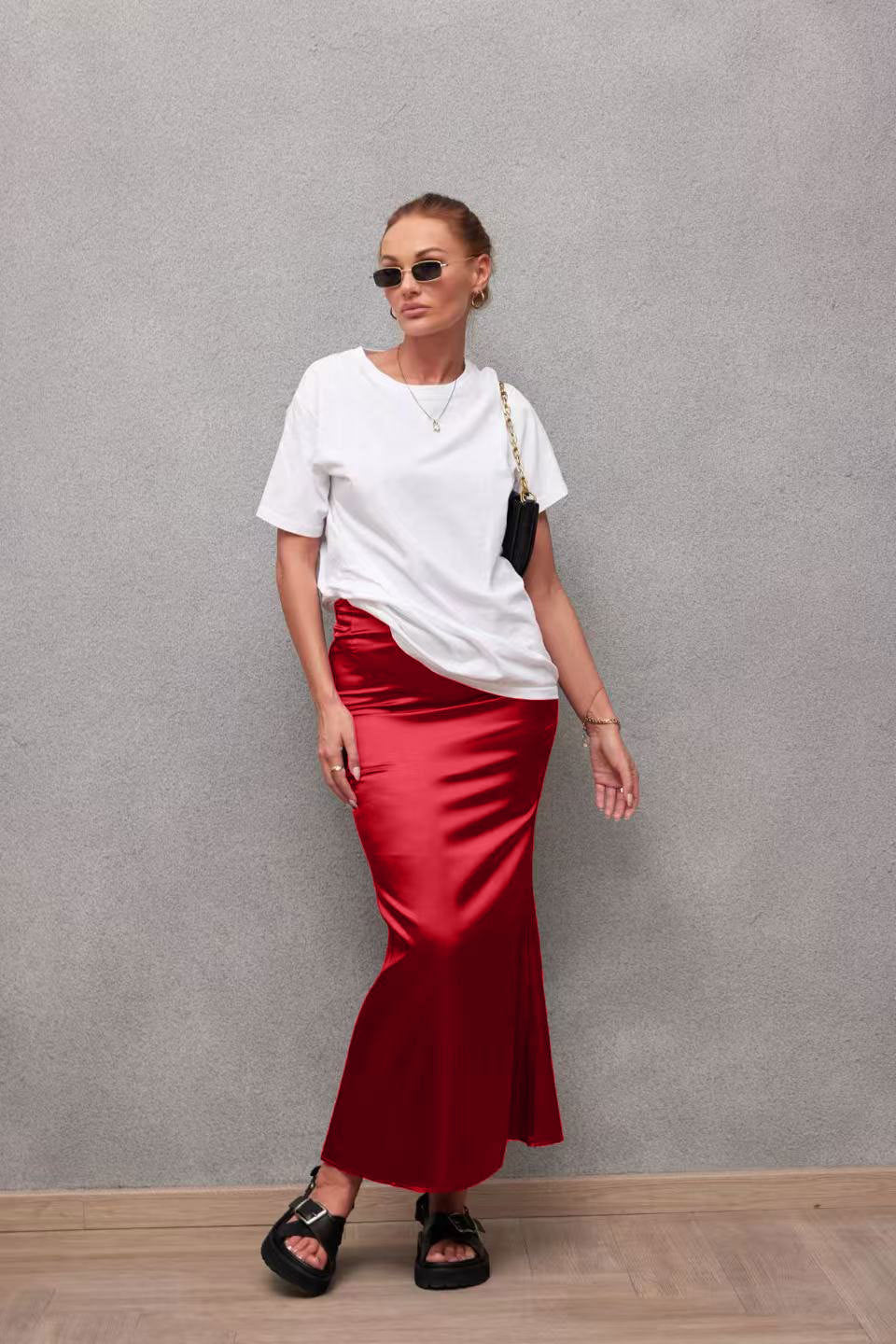 Damen Eleganter Maxirock aus glänzendem Satin mit hohem Schlitz
