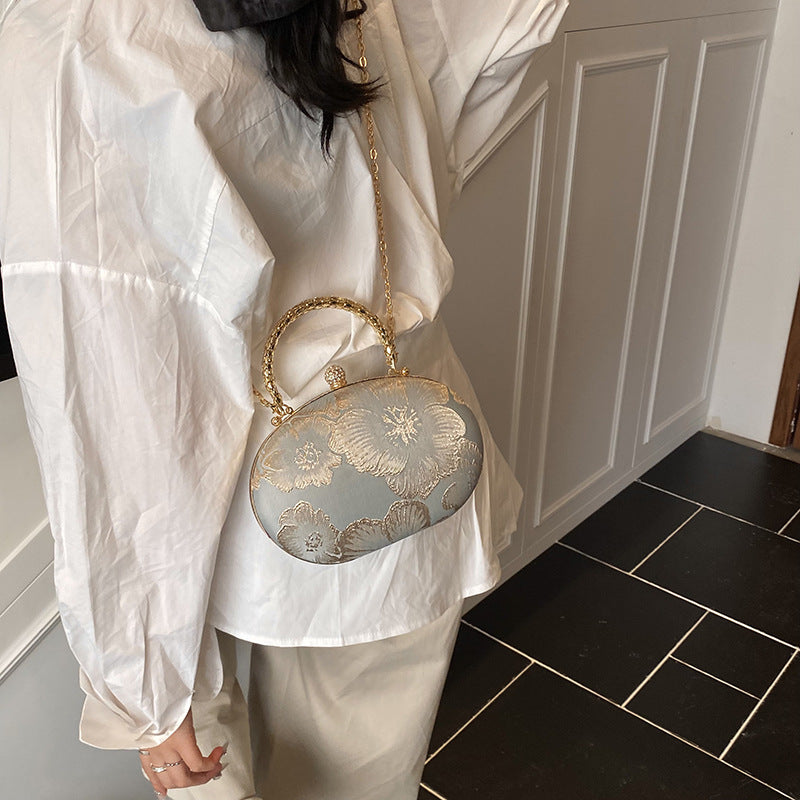 Damen Clutch mit floralem Muster und goldenen Akzenten Nord Taschen