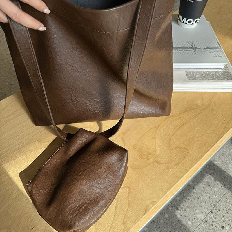 Damen Hobo-Tasche mit abnehmbarem Zubehör und eleganter Form Nord Taschen