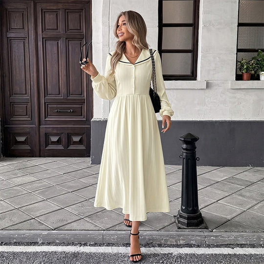 Damen Langarm Maxikleid mit kontrastierenden Knopfdétails Nord Taschen