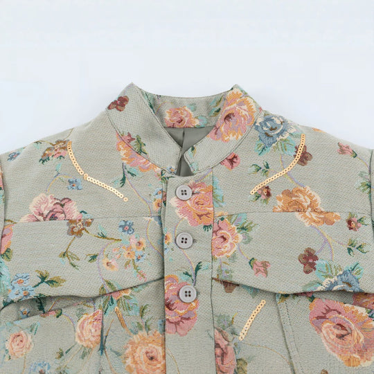 Damen geblümte Jacquard‑Kurzjacke mit Stehkragen, Pattentaschen und Paillettenbesatz Nord Taschen
