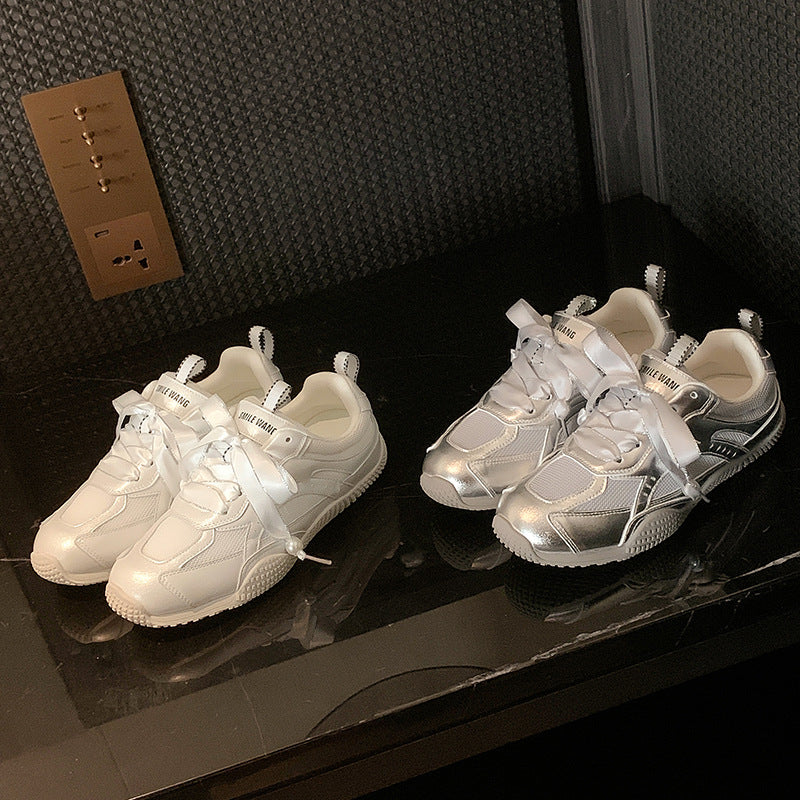 Damen Fashion-Sneaker mit dekorativer Schleifen-Schnürung und Perlenanhänger Nord Taschen