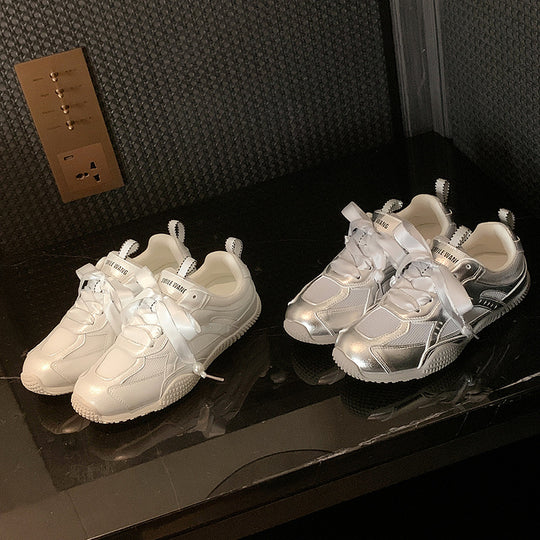 Damen Fashion-Sneaker mit dekorativer Schleifen-Schnürung und Perlenanhänger Nord Taschen