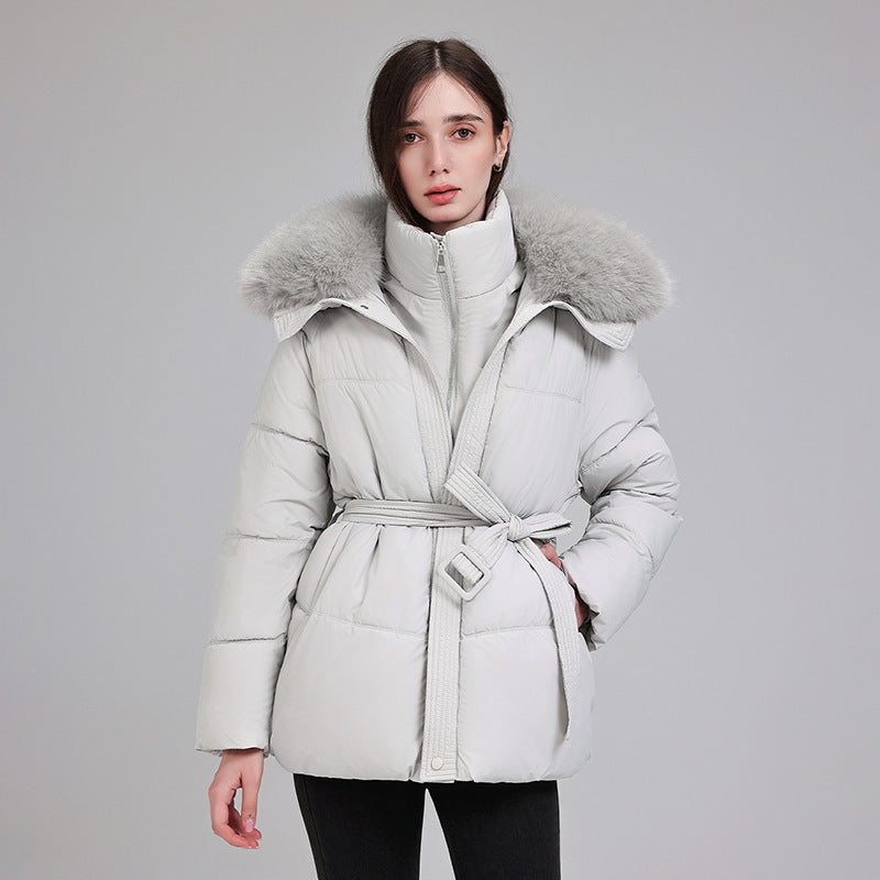 Damen nan luxuriöse kurze Pufferjacke mit integriertem Windschutzkragen und Taillengürtel Nord Taschen