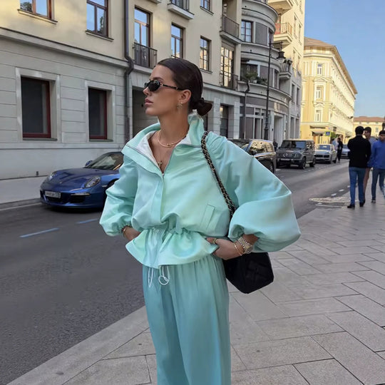 Damen Voluminöse Cropped‑Blousonjacke mit Puffärmeln, Tunnelzugtaillierung und Stehkragen Nord Taschen