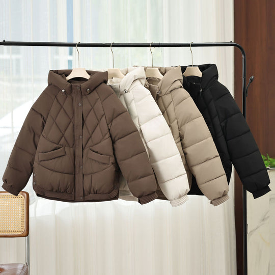 Damen nan kurze wattierte Kapuzenjacke mit Rautenstepp, schrägen Pattentaschen und geripptem Saum Nord Taschen