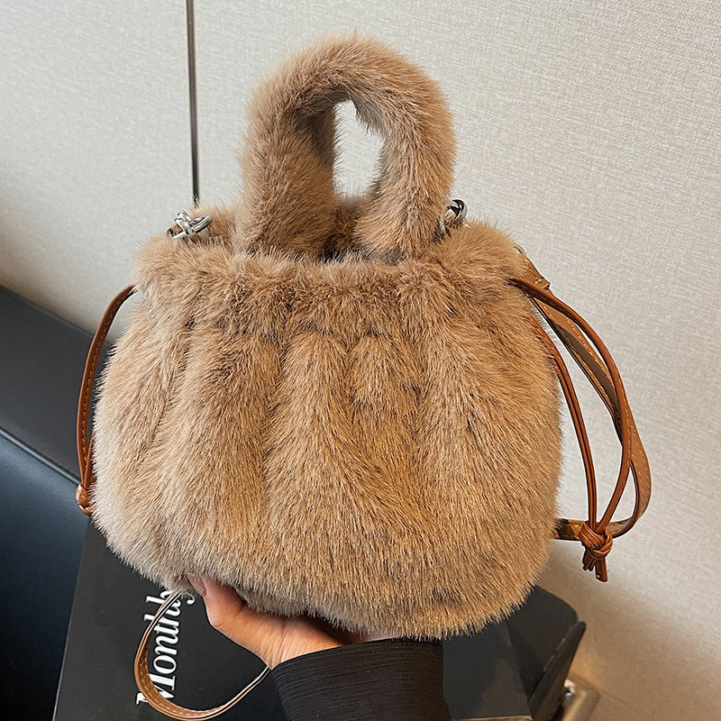 Damen Plüschhängetasche mit elegantem Design Nord Taschen