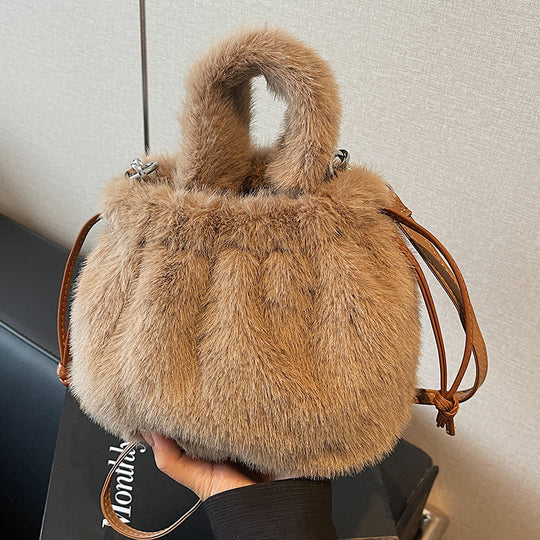 Damen Plüschhängetasche mit elegantem Design Nord Taschen