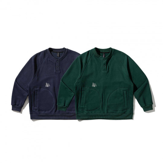Unisex Oversize-Sweatshirt mit Henley-Knopfleiste, Raglanärmeln und runden Eingrifftaschen Nord Taschen