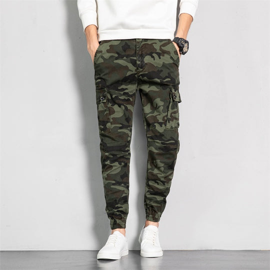 Herren Camouflage-Cargo-Jogginghose im tapered Schnitt mit elastischem Bund, Utility‑Taschen & gerippten Knöchelbündchen Nord Taschen