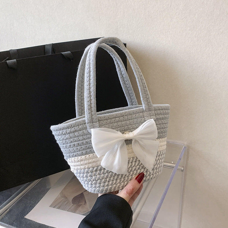 Damen Handtasche aus geflochtenem Naturmaterial mit floralem Detail Nord Taschen