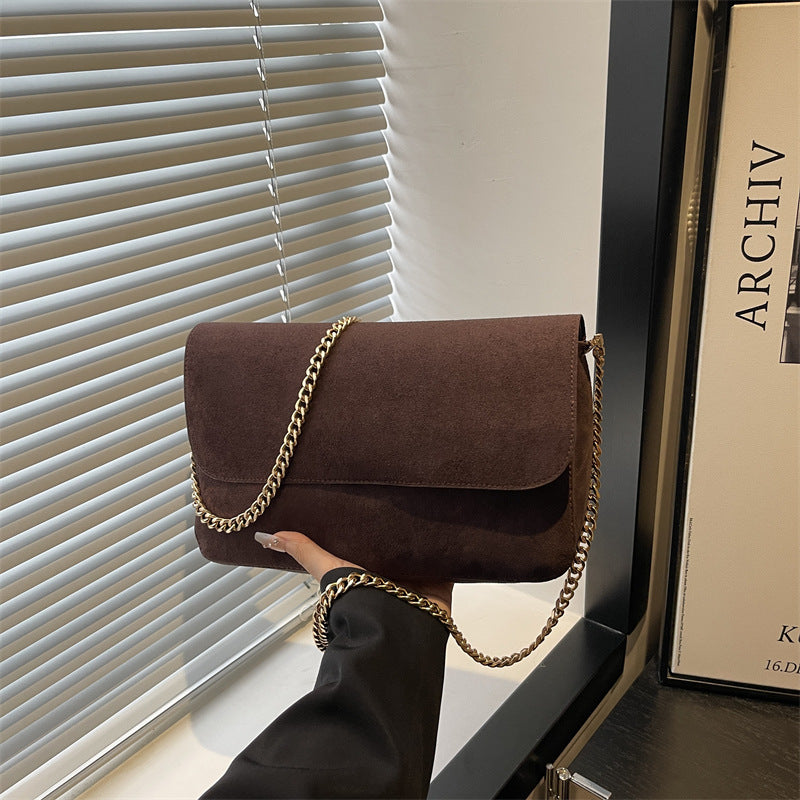 Damen Clutch Tasche mit edlem Kettenakzent Nord Taschen