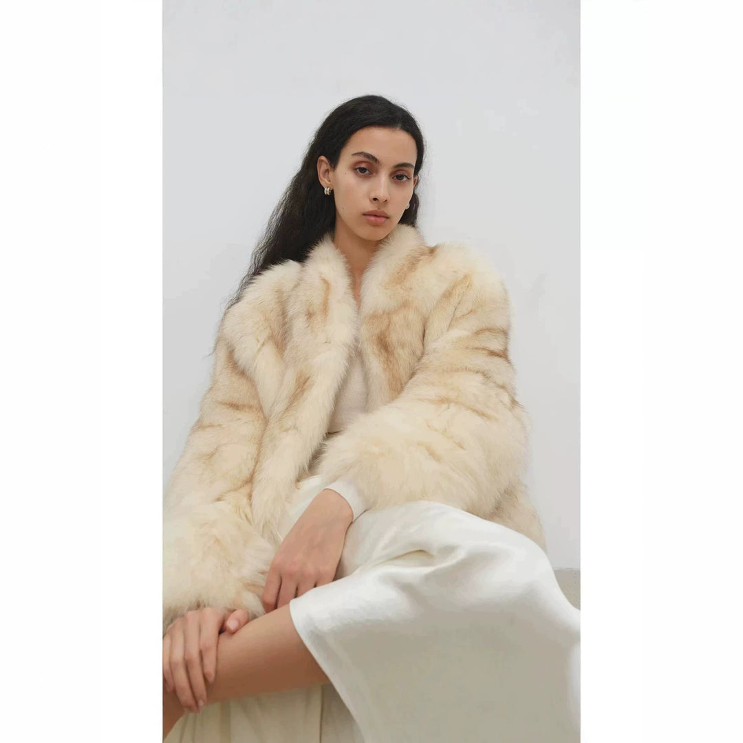 Damen Kurzmantel aus hochflorigem Kunstpelz mit tailliertem Boxy-Schnitt und voluminösem Schalkragen Nord Taschen