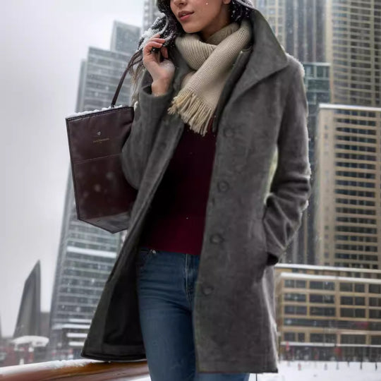Damen Kurzmantel aus Velourslederimitat mit Hemdkragen, Knopfleiste und seitlichen Eingrifftaschen Nord Taschen