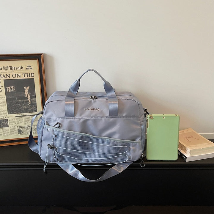 Damen Reisetasche mit praktischen Außentaschen und komfortablem Schultergurt Nord Taschen