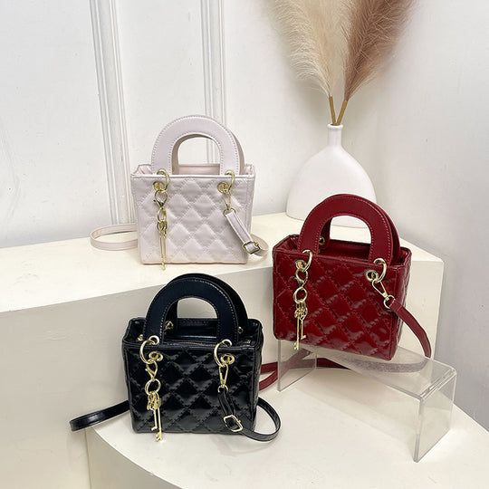 Damen Schultertasche im modernen Steppmuster Nord Taschen