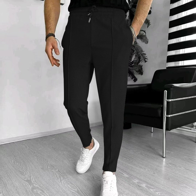 Herren nan schmal zulaufende Jogging-Chino aus strukturierter WNord Taschenqualität mit elastischem Tunnelzugbund und dekorativer Bügelfalte