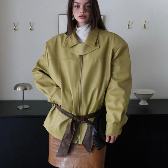 Damen Boxy-Kunstlederjacke mit hohem Stehkragen, Frontzip und Taillenschärpe Nord Taschen
