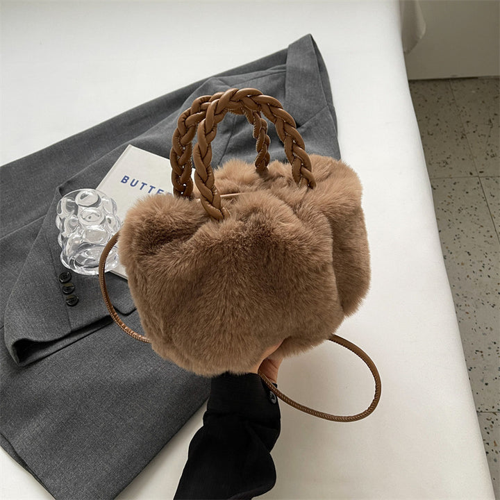Damen Plüsch Handtasche mit geflochtenem Griff Nord Taschen