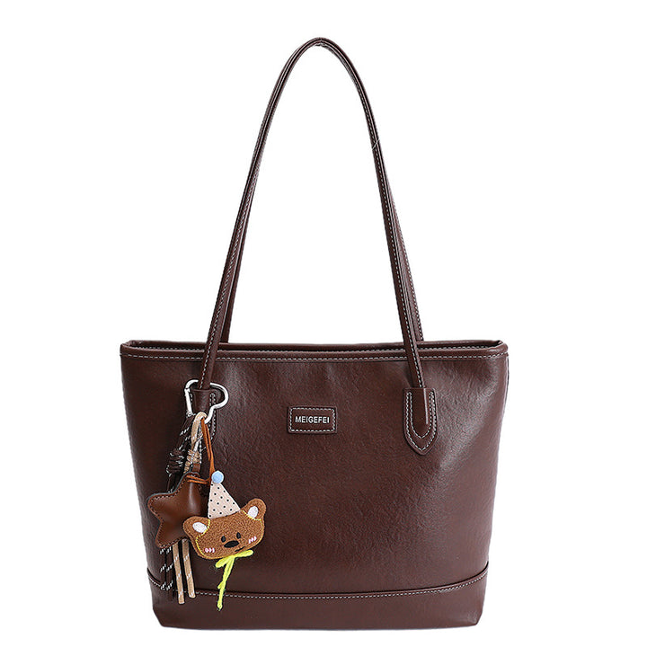 Damen elegante Henkeltasche aus hochwertigem Kunstleder mit charmantem Anhänger Nord Taschen