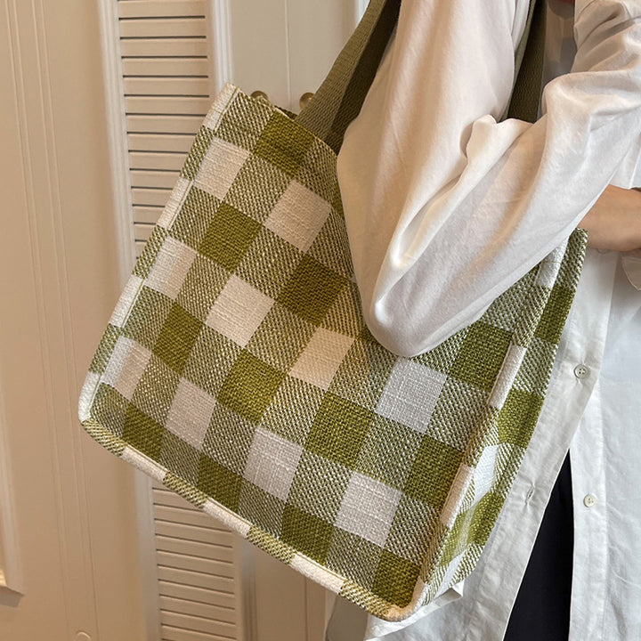 Damen Tragetasche mit lässiger Karomusterung und verspieltem Herzanhänger Nord Taschen