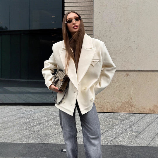 Damen Oversize Doppelreihiger Kurzblazer im Cocoon-Schnitt aus Wollmix Nord Taschen