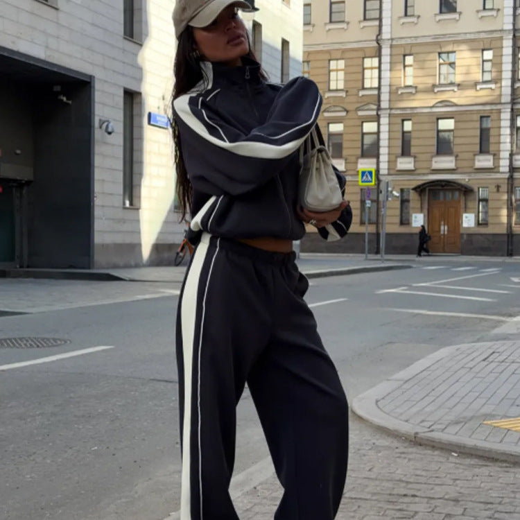 Damen Oversize-Trackset mit Reißverschlussjacke, weitem Jogger und Kontrastseitenstreifen Nord Taschen