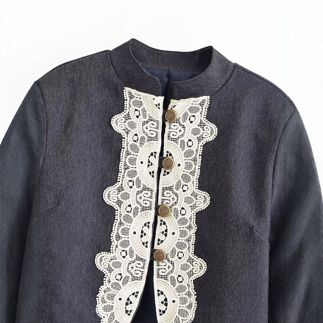 Damen Kurzblazer im Bolero‑Schnitt mit Spitzenbesatz und dekorativen Knöpfen Nord Taschen