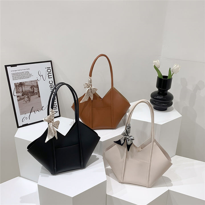 Damen hochwertige Tragetasche mit verspieltem Design und dekorativem Halstuch Nord Taschen