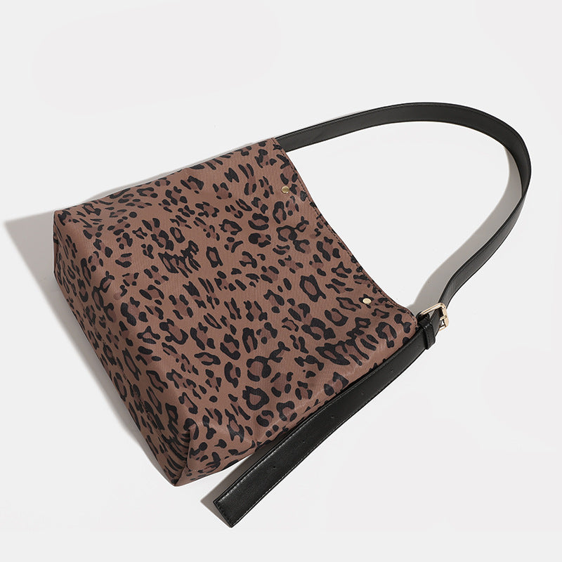 Damen Hobo-Tasche mit elegantem Tiermotiv Nord Taschen