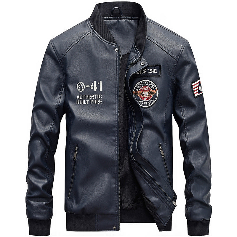Herren  leichte Kunstleder-Bomberjacke im Pilotenstil mit gestickten Patches und verdeckter Reißverschlussleiste Nord Taschen