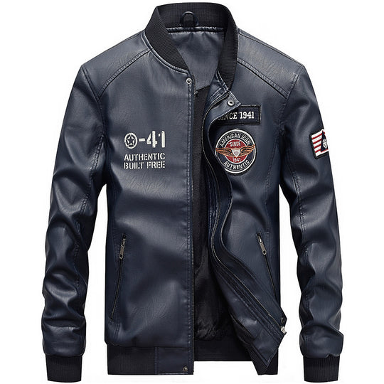 Herren  leichte Kunstleder-Bomberjacke im Pilotenstil mit gestickten Patches und verdeckter Reißverschlussleiste Nord Taschen