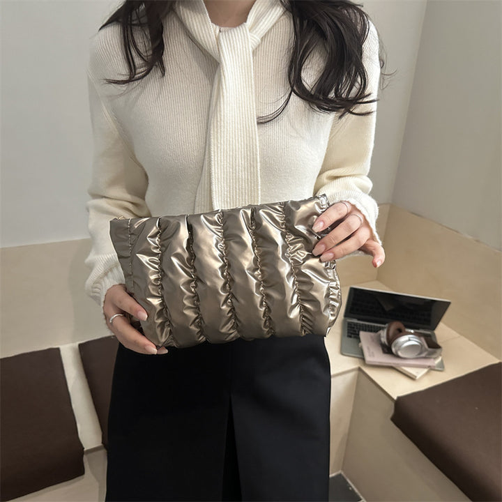 Damen praktische Clutch mit gepolstertem Design Nord Taschen