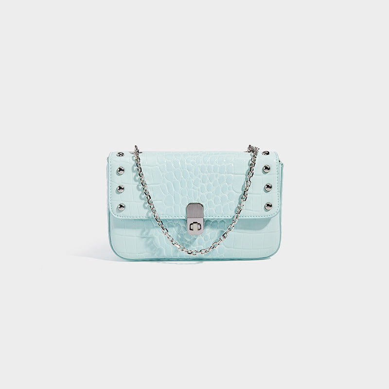 Damen Clutch mit eleganter Kroko-Optik und modischen Metallakzenten Nord Taschen