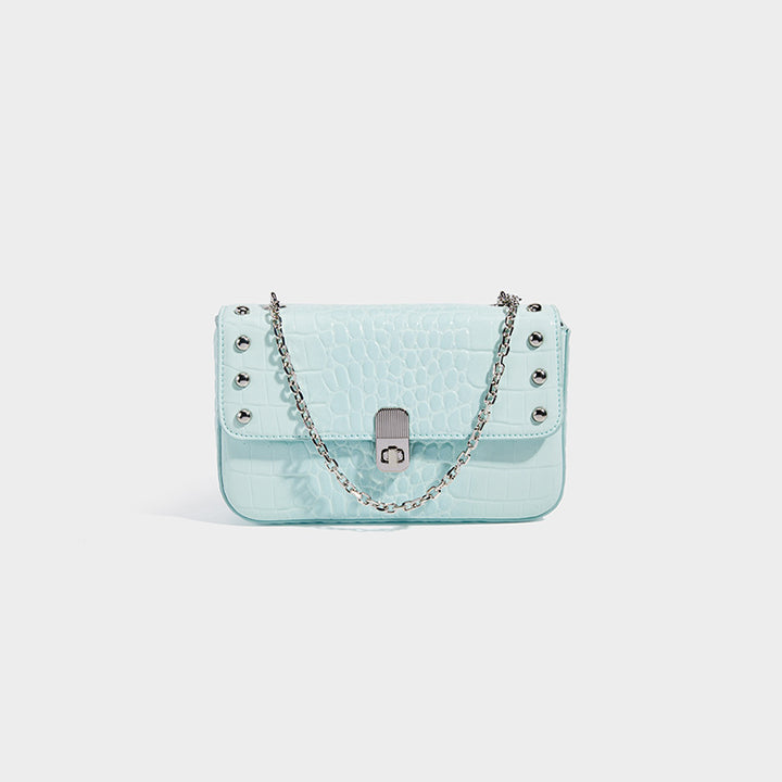 Damen Clutch mit eleganter Kroko-Optik und modischen Metallakzenten Nord Taschen