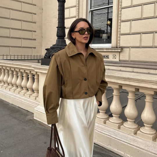 Damen Kurze Boxy‑Trenchjacke mit Faltenblende und Epauletten Nord Taschen